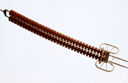 عایق ها در خطوط انتقال: عملکردهای اساسی، اصول عملیاتی و انواع رایج