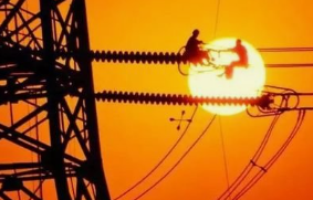 مکانیسم های پیری و پیشگیری از عایق های کامپوزیت: تجزیه و تحلیل دقیق از دست دادن آبگریز و شکستگی در ریخته های لاستیکی سیلیکون