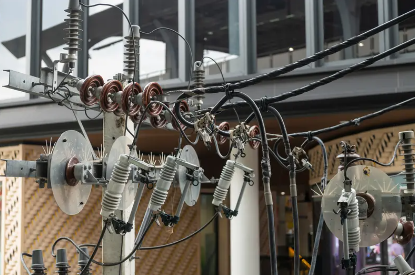 چگونه فیوزهای Drop-Out خطاها را در چند میلی ثانیه جدا می کنند تا از تجهیزات حیاتی شما محافظت کنند